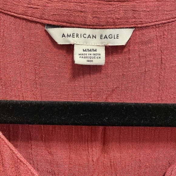 Button tied crop blouse - Picture 2 of 5